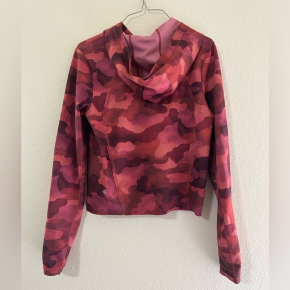 Athleta Pinnacle Cropped Hoodie Mantra Print Red Camo Women’s Size Small Nylon - Picture 4 of 11